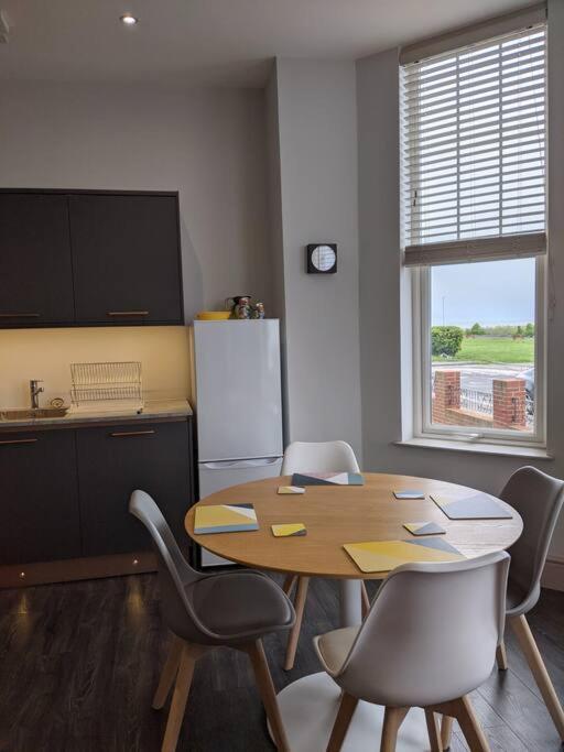 Waves@Walpole - 2 Bed Flat With Amazing Sea Views Lägenhet Margate Exteriör bild